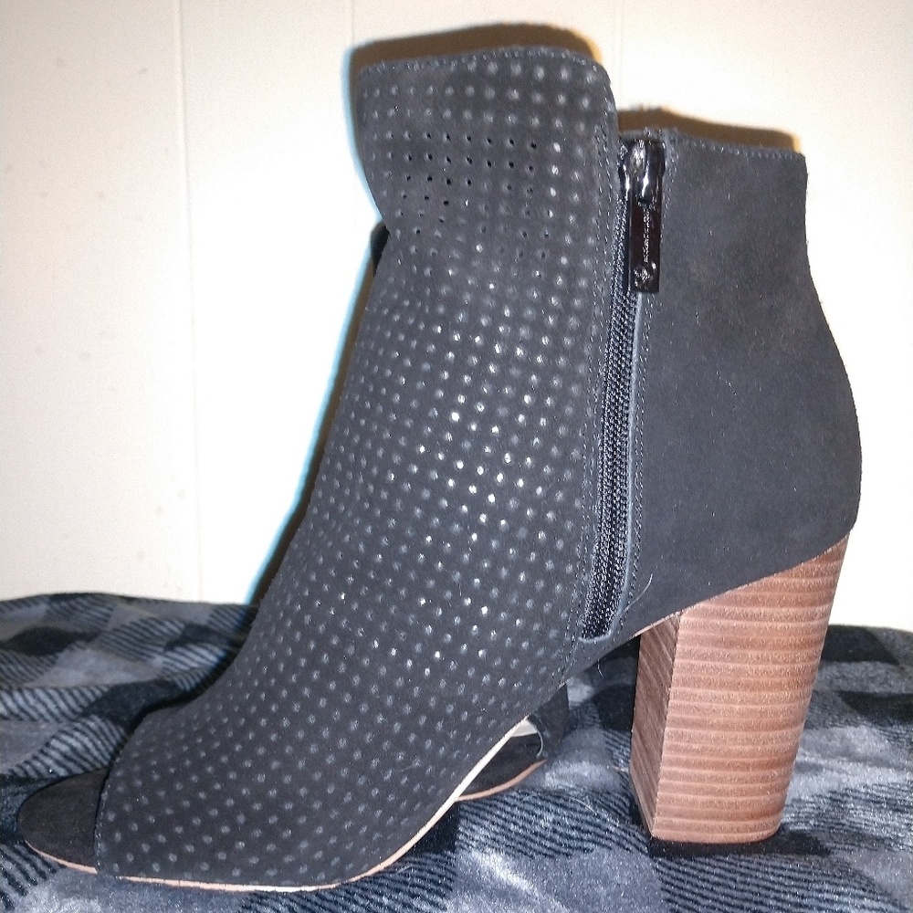 Sale! Jessica Simpson Peep Toe faux Suede shoes!